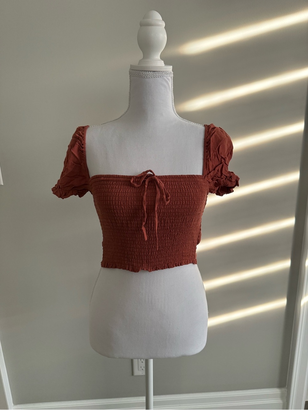Wilfred Terracotta Puff-Sleeve Tie-Front Crop Top
